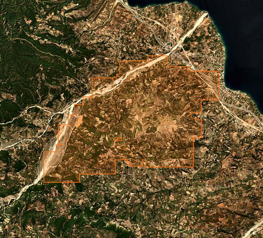 Contour de la zone brûlée de Δημοτική Ενότητα Ερινεού (GR), tracé sur l'imagerie satellite