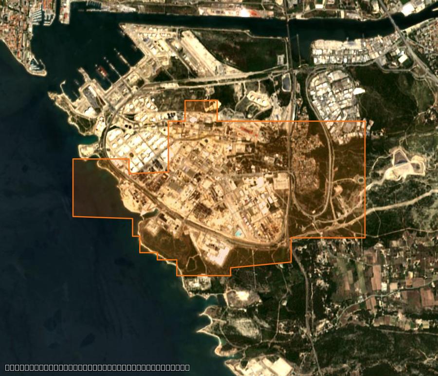 Outline of the burned area near Martigues, drawn over satellite imagery