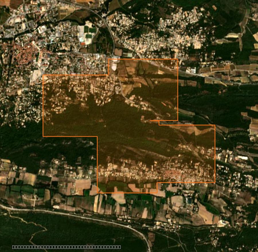 Outline of the burned area near Brignoles, drawn over satellite imagery