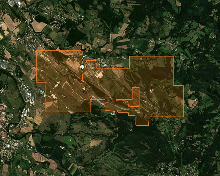 Outline of the burned area near Valdurenque, drawn over satellite imagery