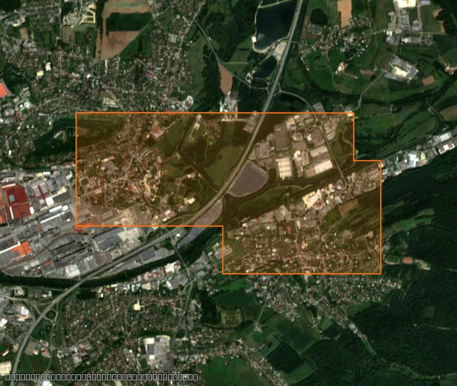 Outline of the burned area near Étupes, drawn over satellite imagery