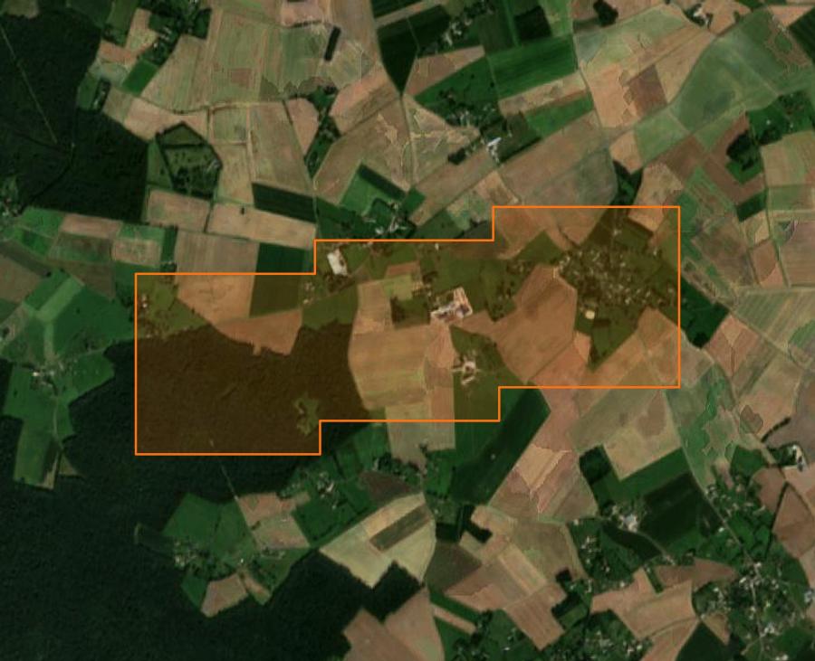 Outline of the burned area near Mesnil-en-Ouche, drawn over satellite imagery