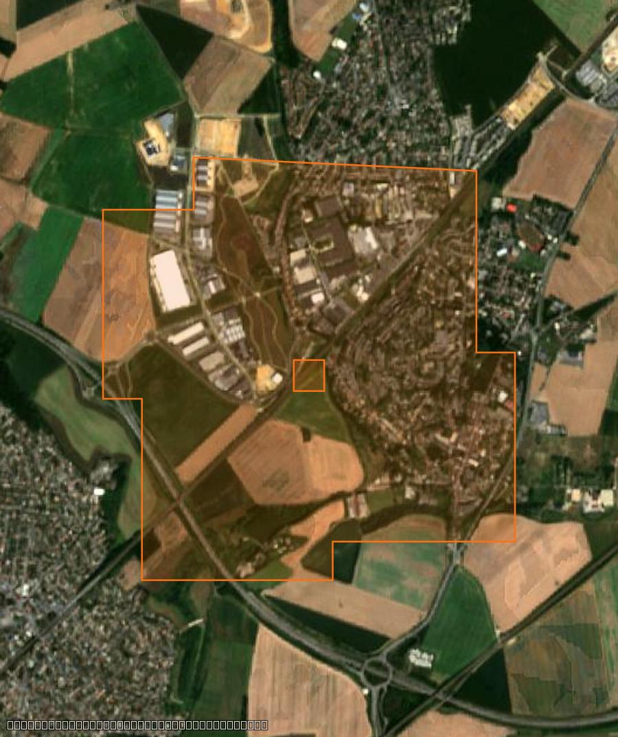Outline of the burned area near Louvres, drawn over satellite imagery